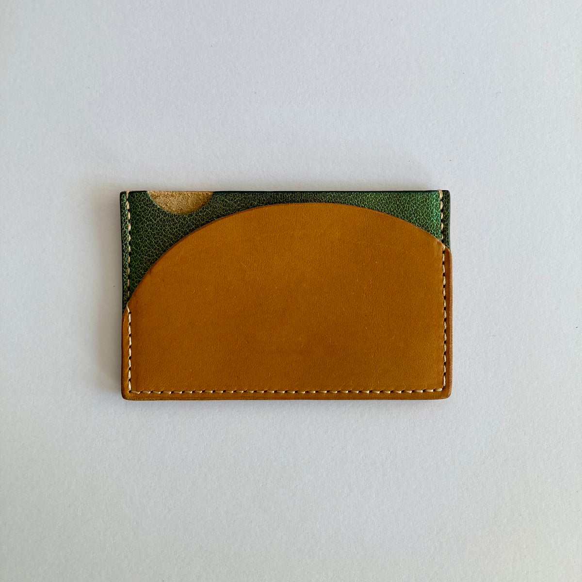 Porte-cartes Estran safran et kaki à reflets dorés, face