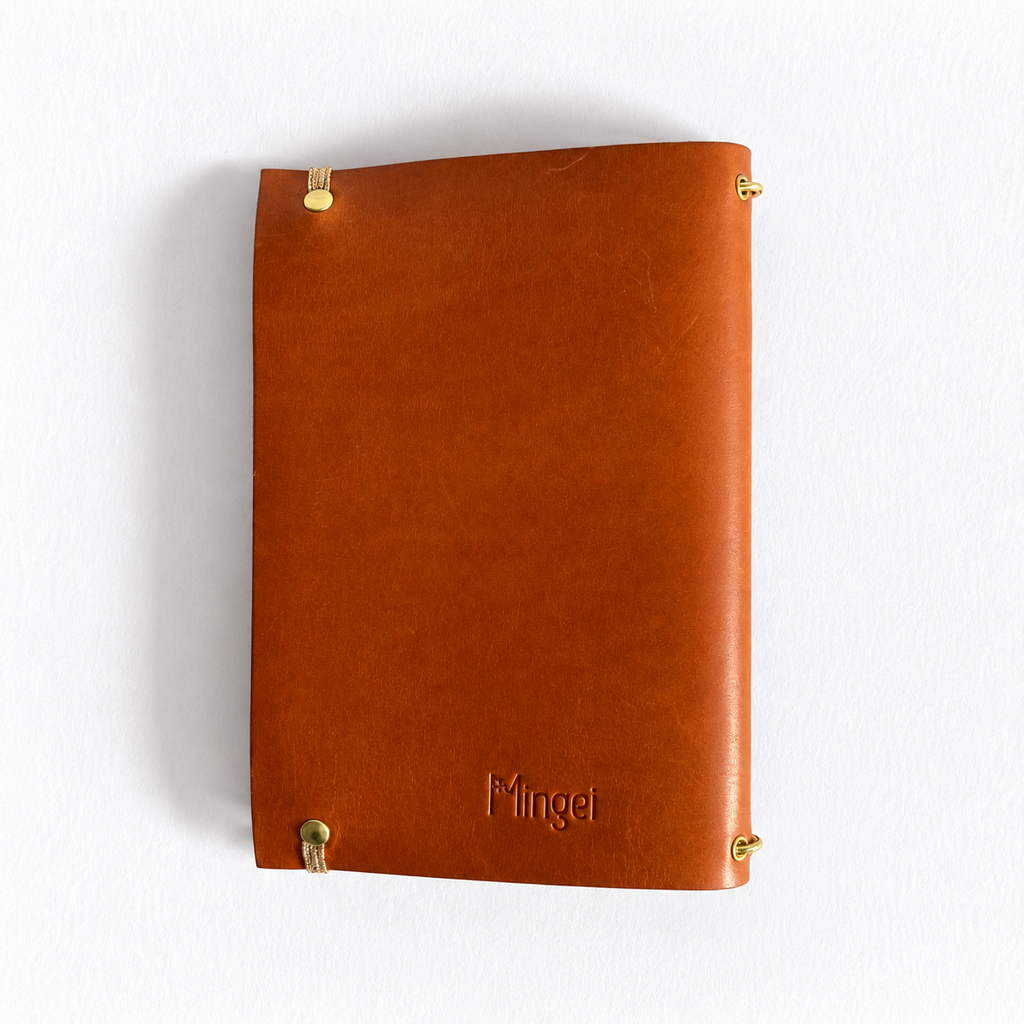 Carnet Armérie en cuir cognac, de dos