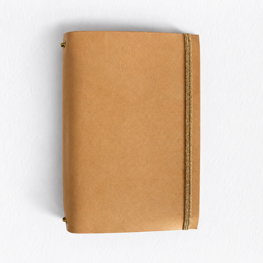 Carnet Armérie en cuir naturel, de face
