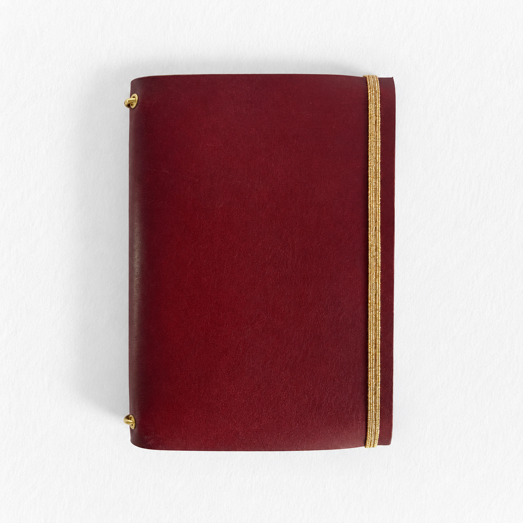 Carnet Armérie en cuir prune, de face