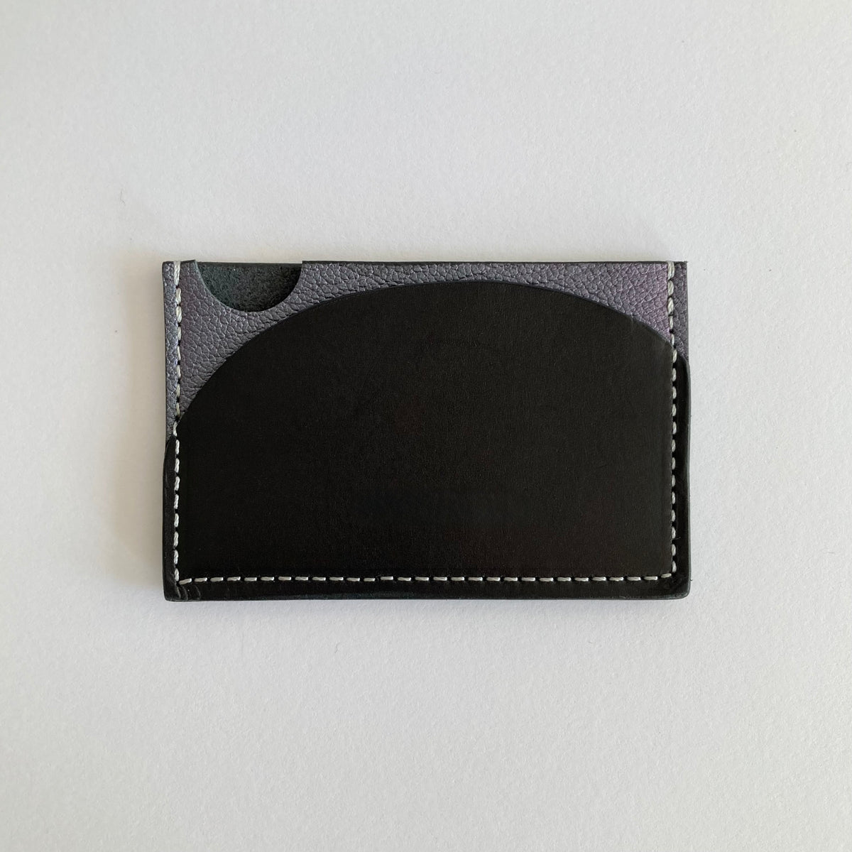 Porte-cartes Estran noir et gris-bleu à reflets violine, face