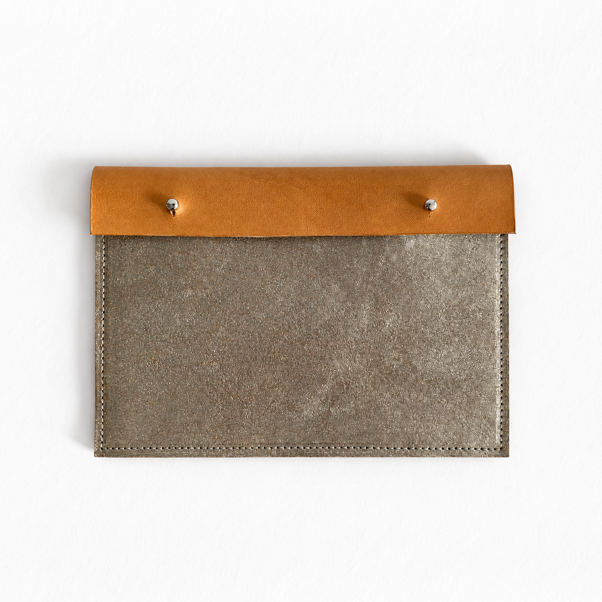 Pochette Sable en cuir argent, face pailletée